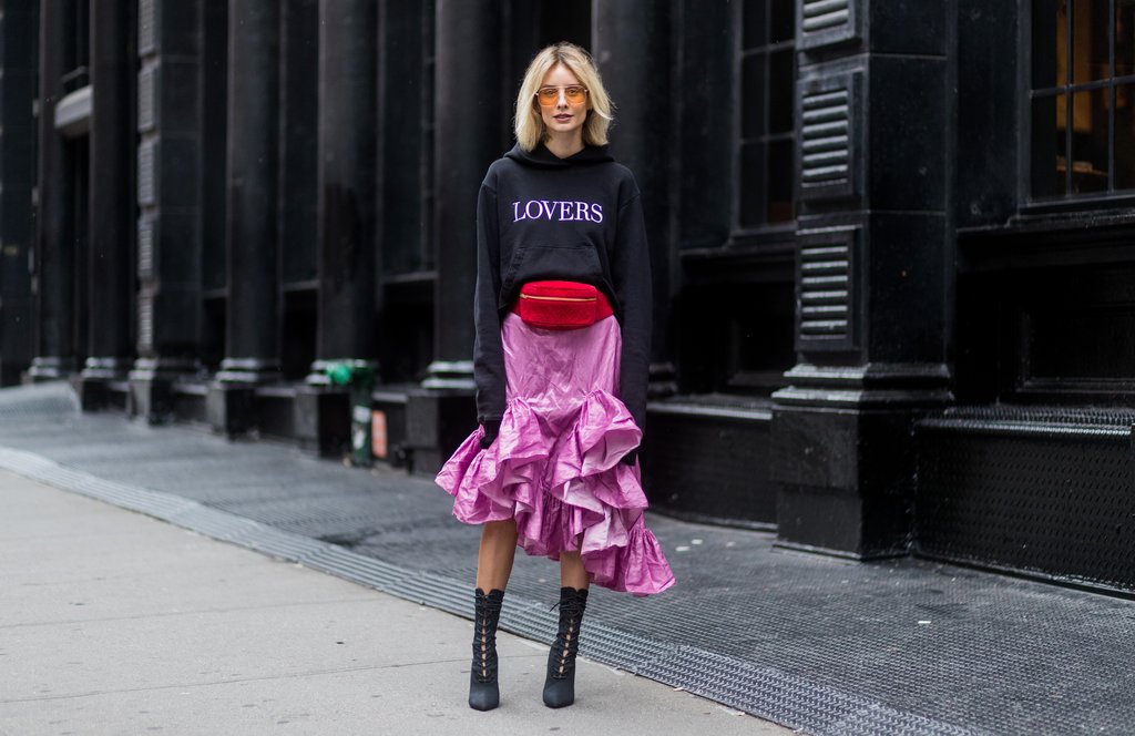 We-love-Lisa-Hahnbück-unexpected-red-fanny-pack-she-cinched