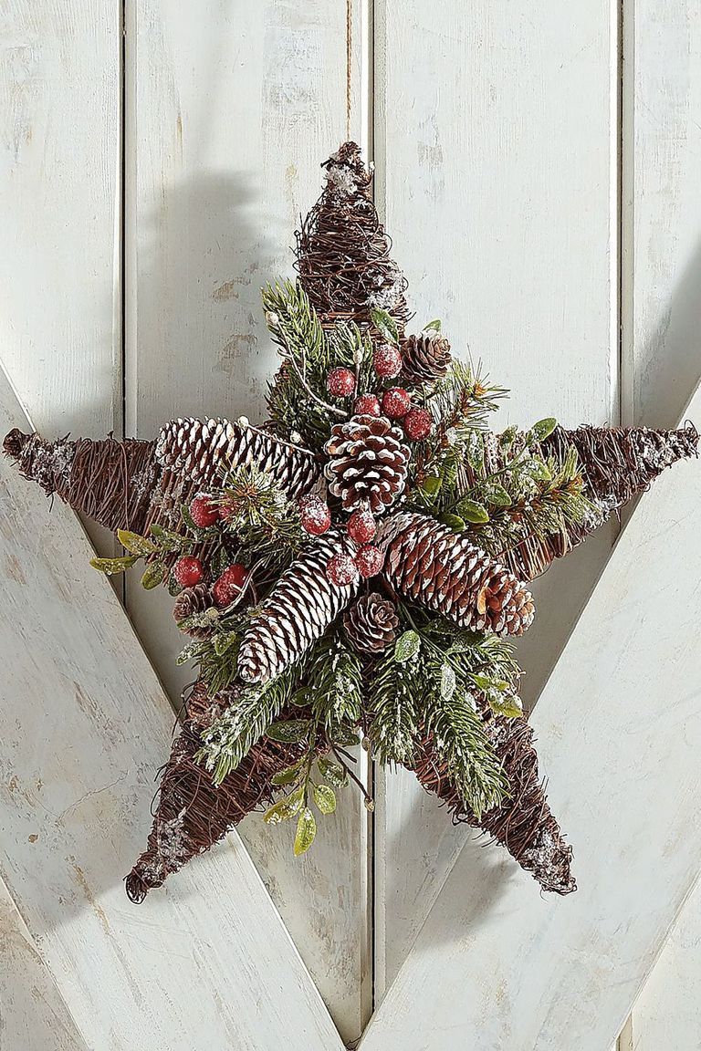 1535727074-pier1-star-christmas-wreath-1535727056