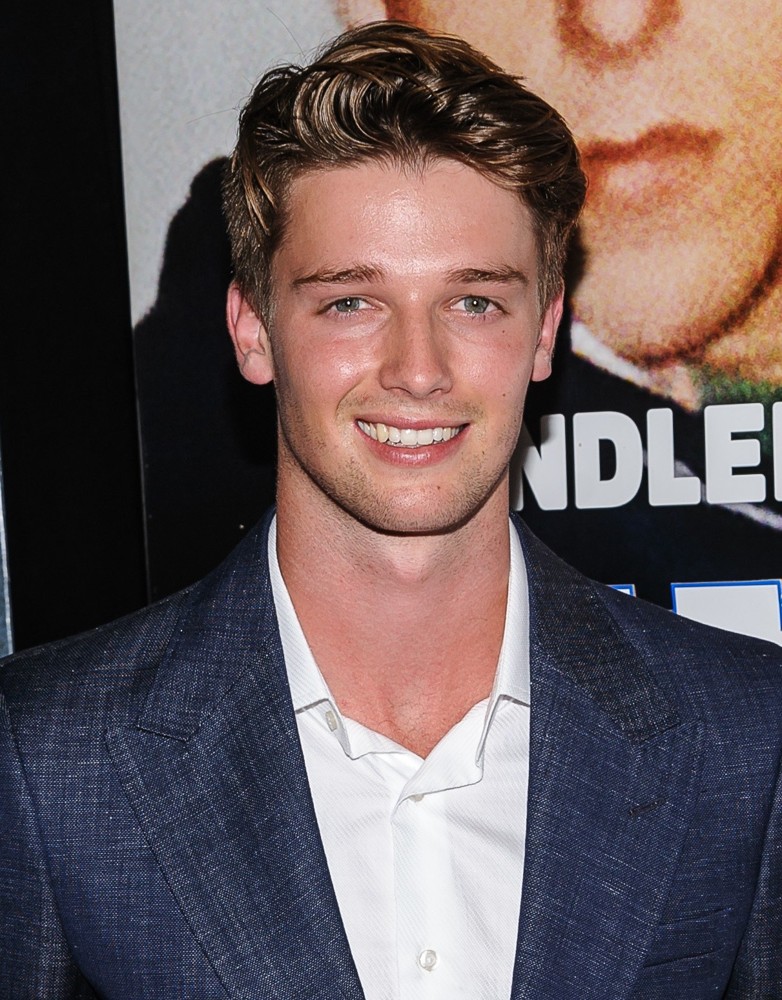 patrick-schwarzenegger-premiere-grown-ups-2-01