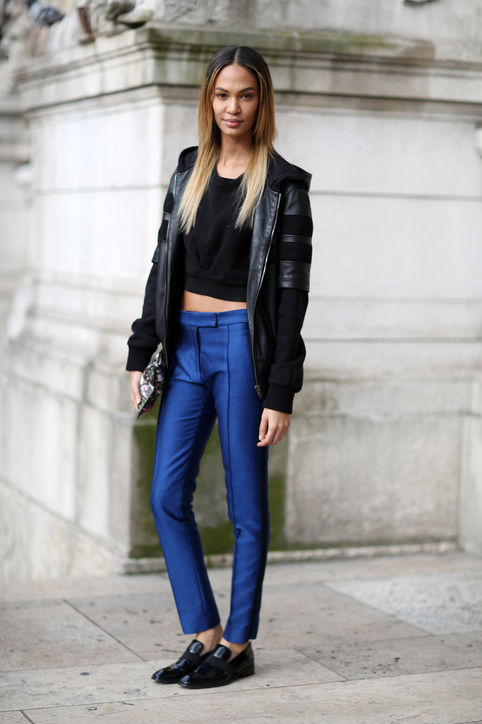 14-joan-smalls-blue-trousers-outfit-idea-h724