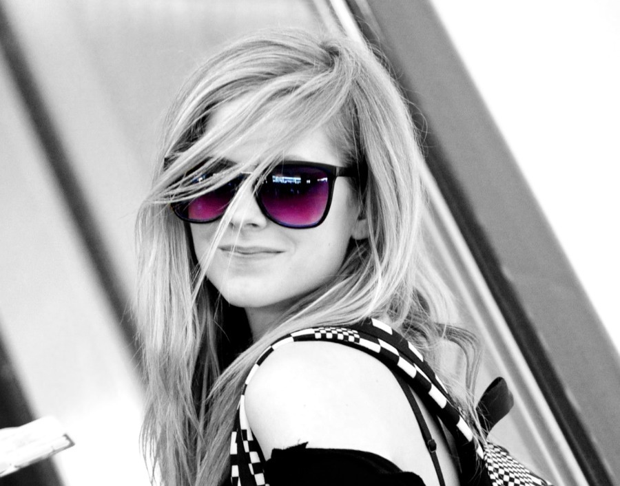 Avril-THE-BEST-avril-lavigne-17713549-900-706