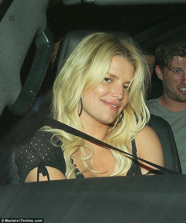 jessica-simpson-drunk2