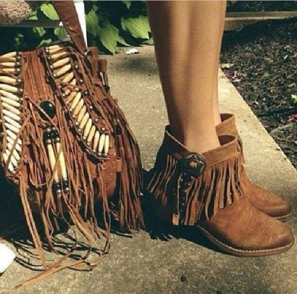 jbw9o8-l-610x610-shoes-brownankleboots-brownbag-bag-boho-fringedbag-boots-fringes-fringeshoes-bohochic-booties-bootiesshoes-bohopurse-tanshoes-fringesbag-nativeamerican-summershoes.jpg