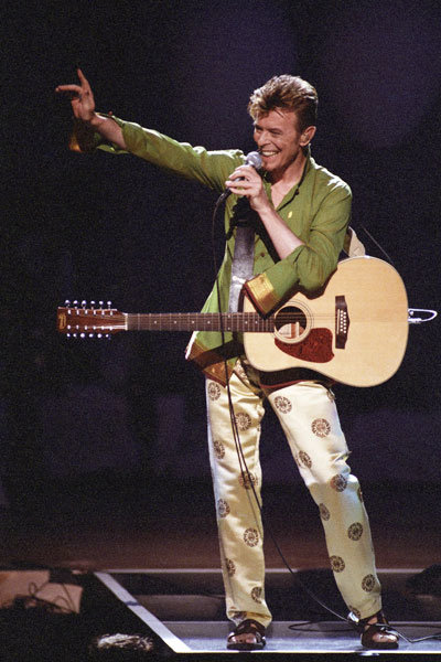 16oct2002-david-bowie-fashion-evolution-600.jpg