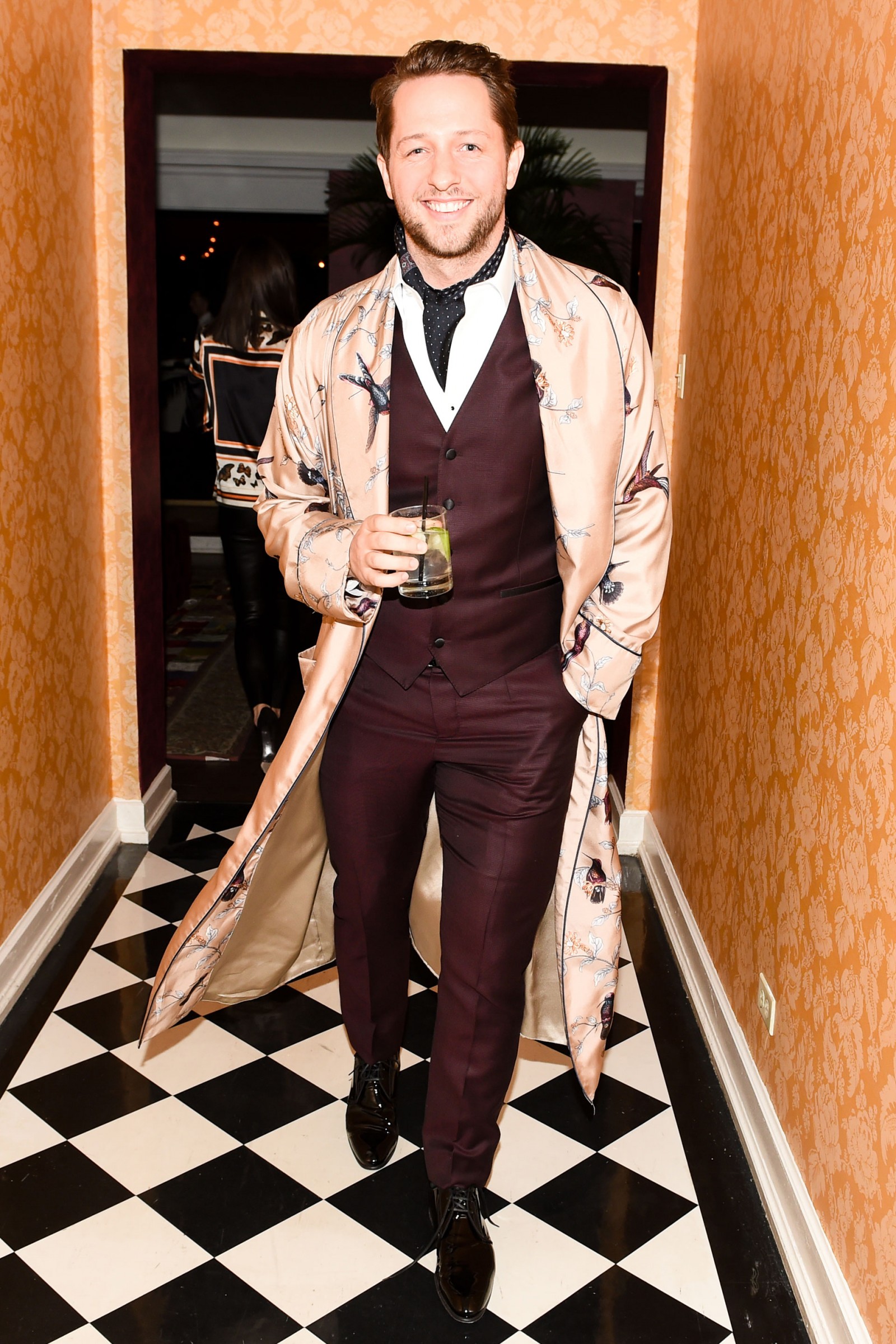 dolce-and-gabbana-pyjama-party-in-la-photos-derek-blasberg-Portrait-01-1600x2400.jpg