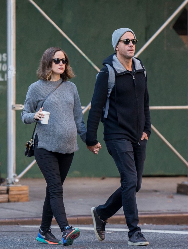 pregnant-rose-byrne-out-and-about-in-new-york-03-620x821