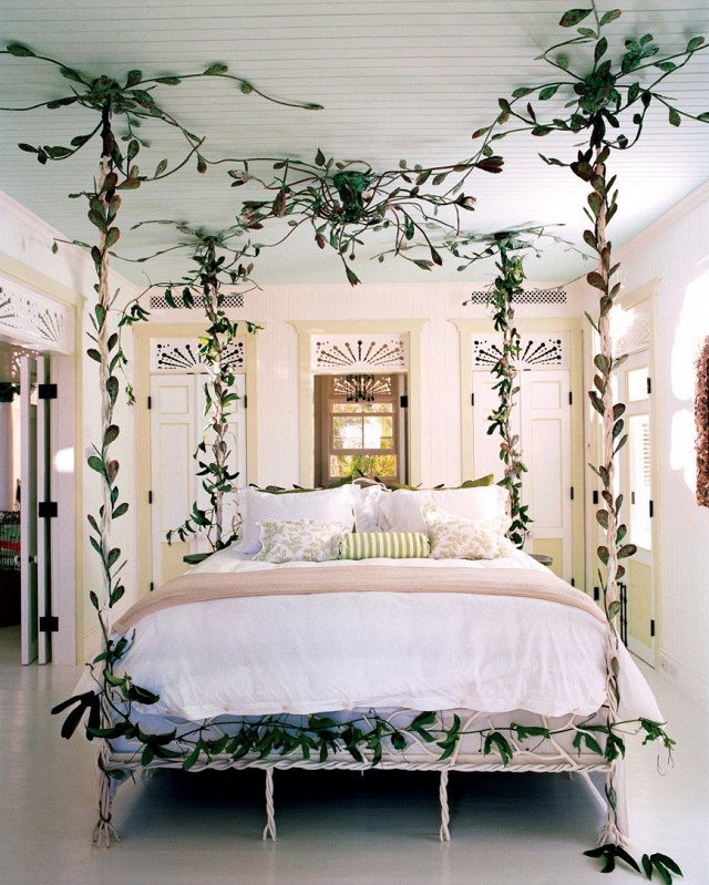 the-one-thing-youll-find-in-every-vogue-bedroom-1678962-1456793725.640x0c.jpg