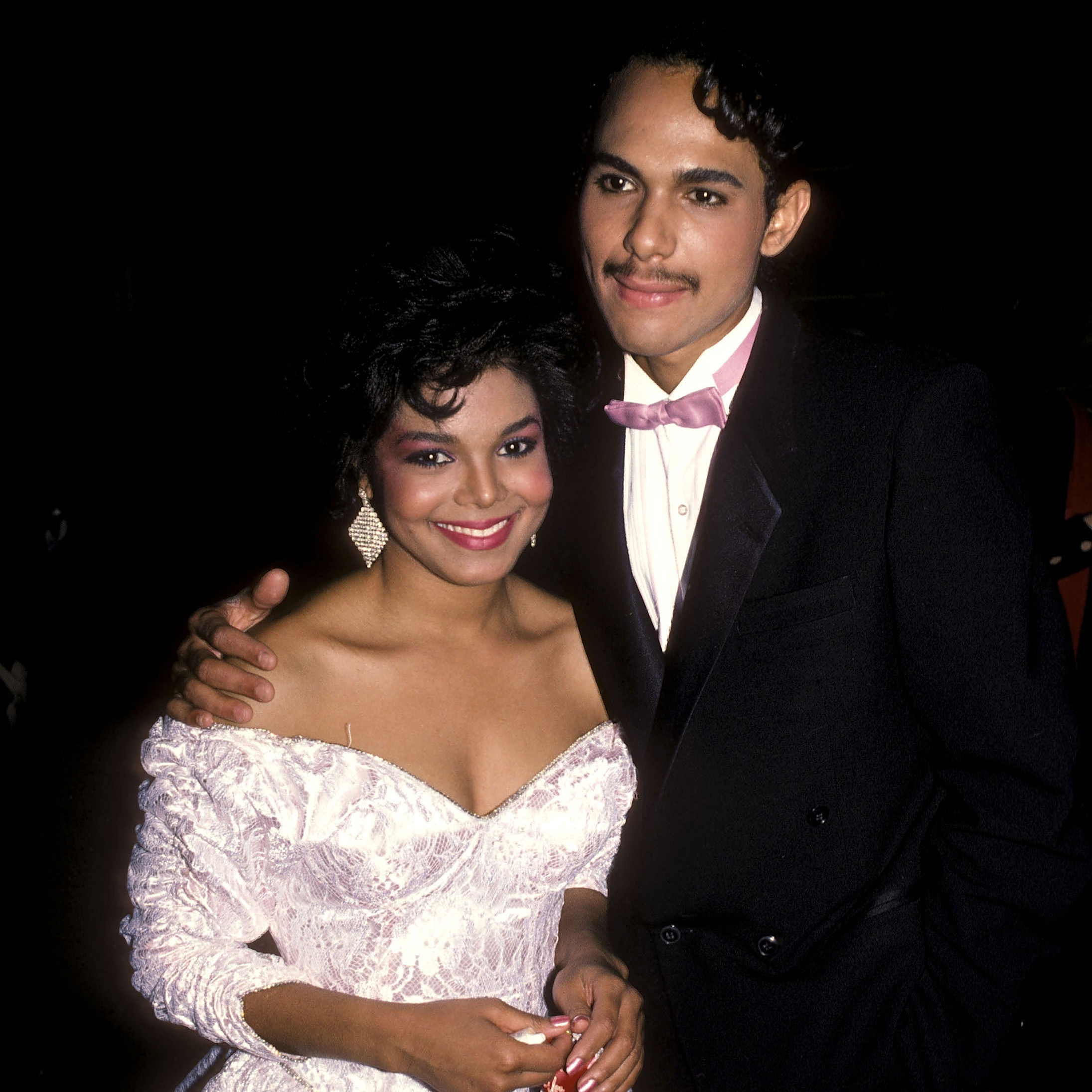 http://images.closerweekly.com/uploads/photos/file/140919/janet-jackson-james-debarge.jpg