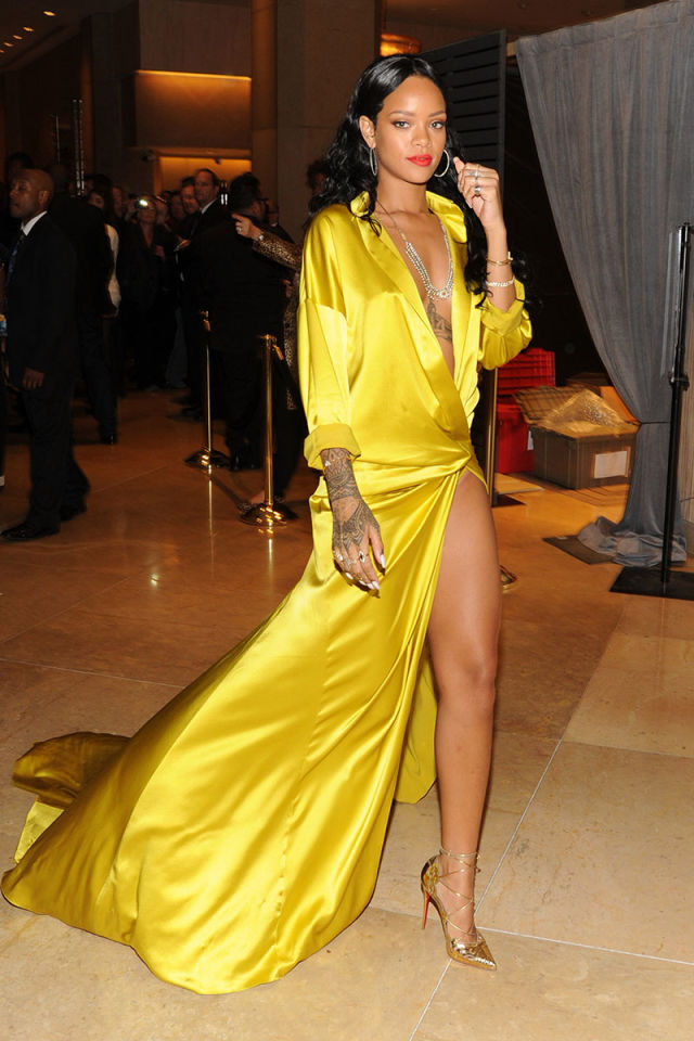 5502a77662493 - elle-06-2014-jan-25-pre-grammy-party-rihannas-best-outfits-v