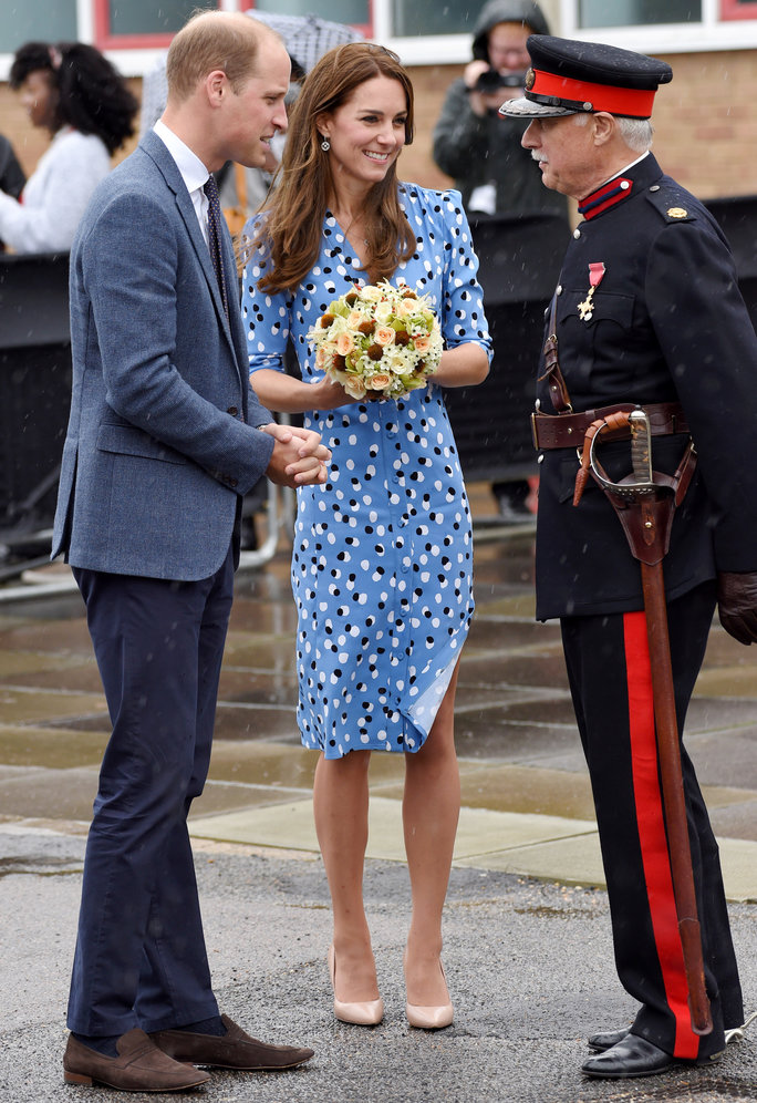 091616-kate-middleton-blue-dress-lead