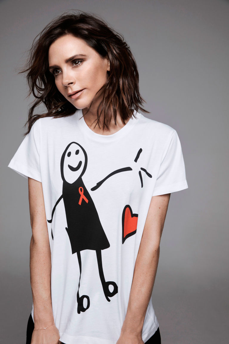 1479394160-syn-hbz-1479388880-victoria-beckham-aids-day-tshirt