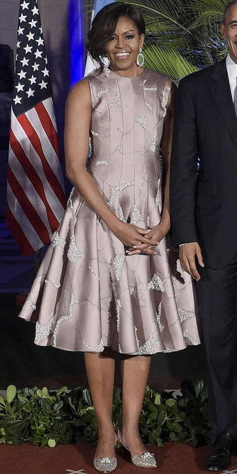 032416-michelle-obama-argentina-state-dinner-metallic