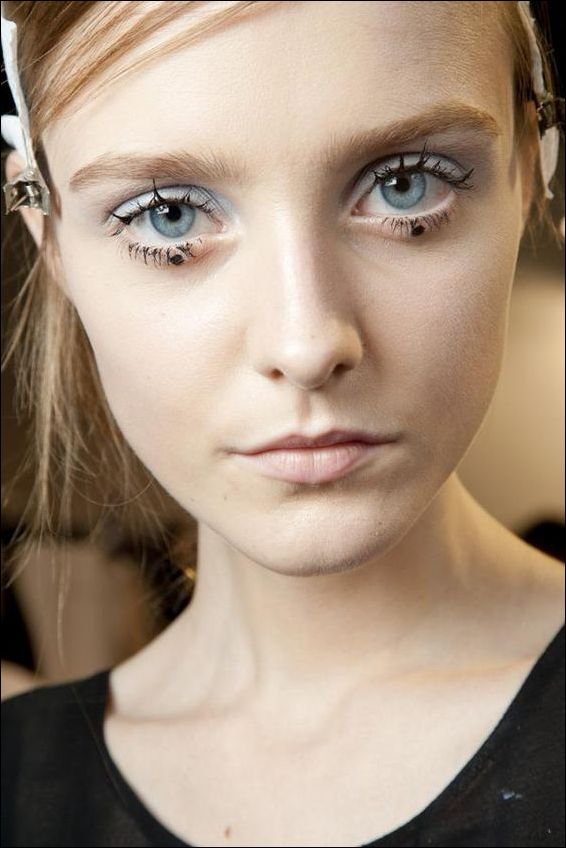 dotted eyeliner trend