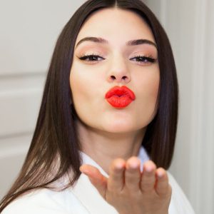 kendall jenner kragion koralli melaxrini