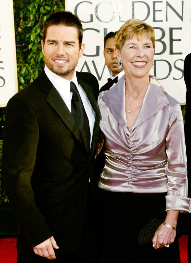 TOM-CRUISE-POSES-WITH-HIS-MOTHER-MARY-LEE-AT-THE-GOLDEN-GLOBE-AWARDS-IN-BEVERLY-HILLS