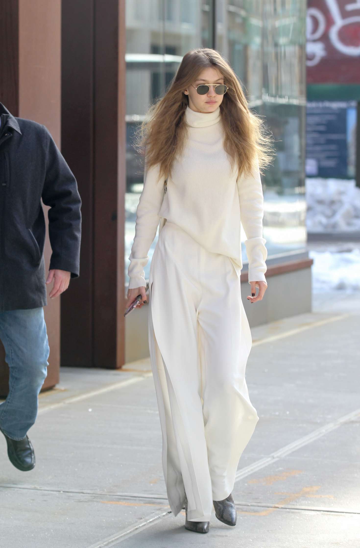 Gigi-Hadid-in-White-outfit-out-in-New-York-City--01