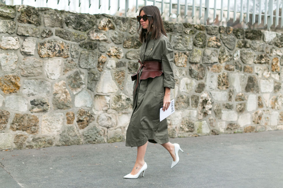 1491605460-hbz-pfw-fw17-street-style-day-3-04