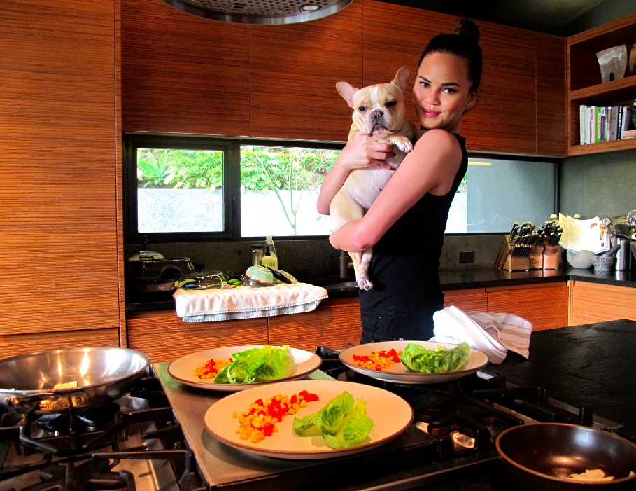 chrissy-teigen-dog-sodelushious