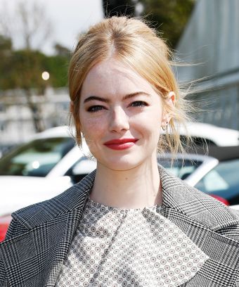 emma stone new hair mallia allagi strawberry blonde 2017