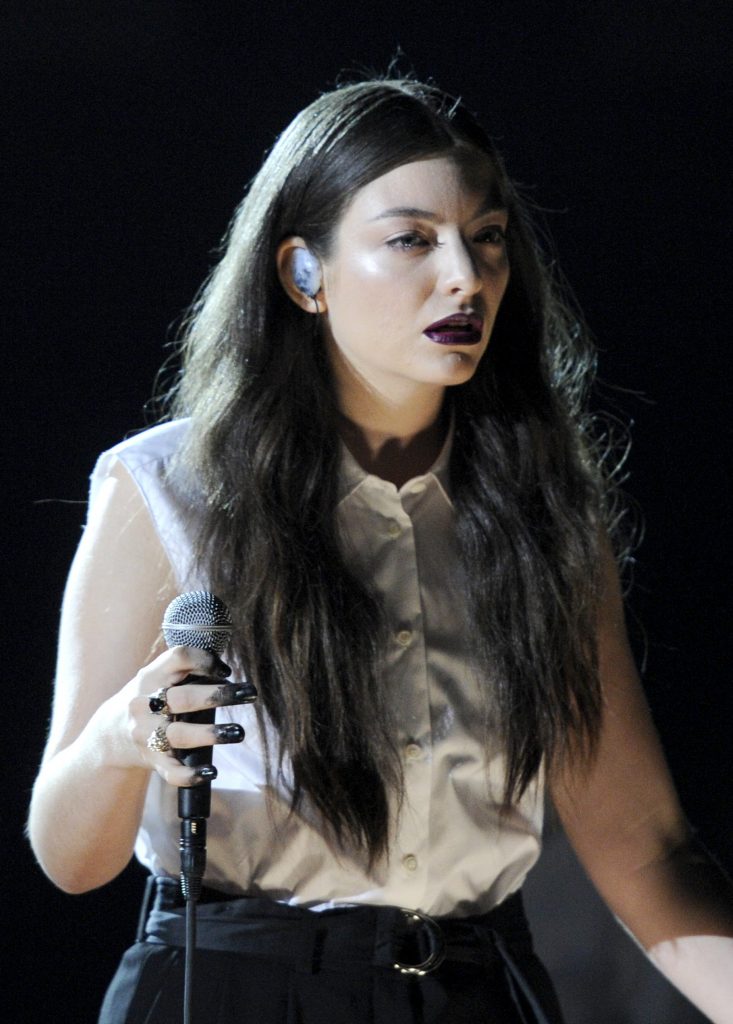 lorde manicure