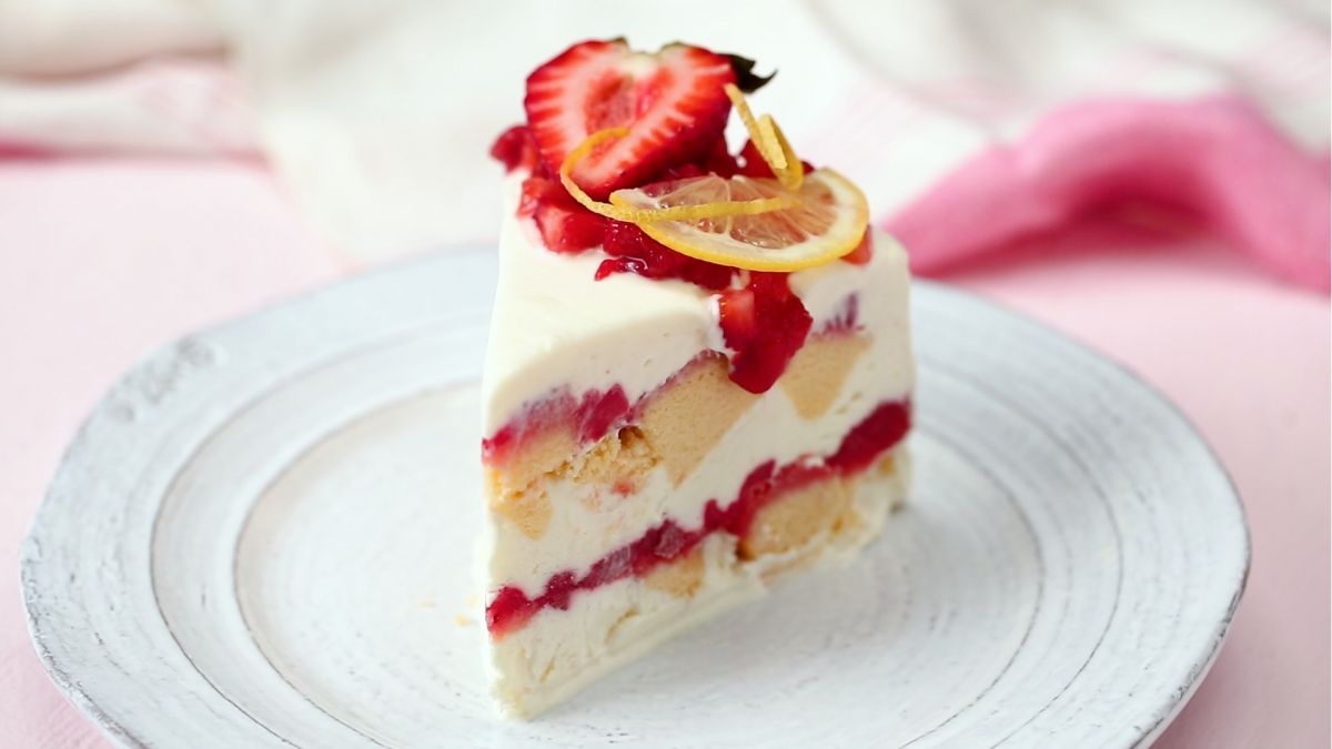 d51c8d02-emily-515-strawberry-lemonade-icebox-cake-thumbnail-1