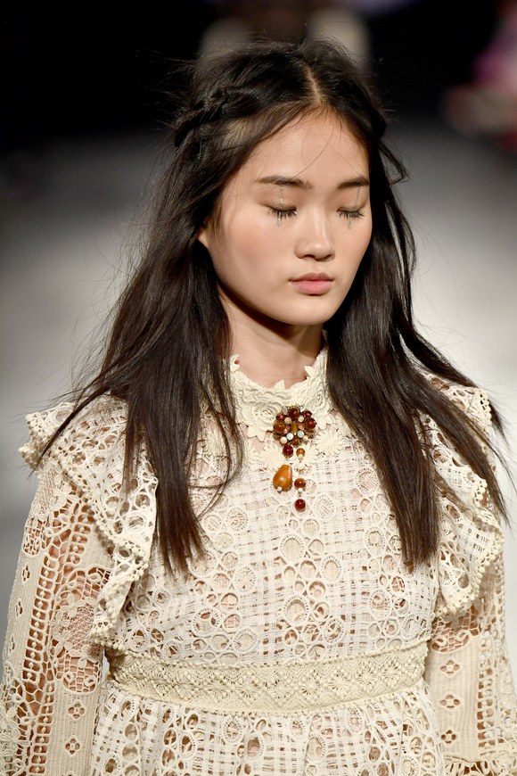 anna sui glitter eyes runway