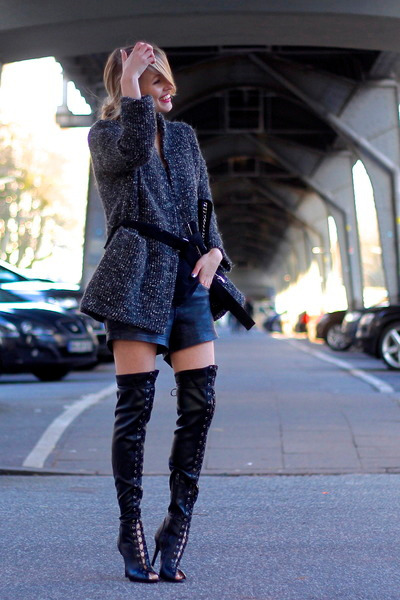 black-schutz-boots-gray-knit-zara-sweater-black-leather-zara-bag_400