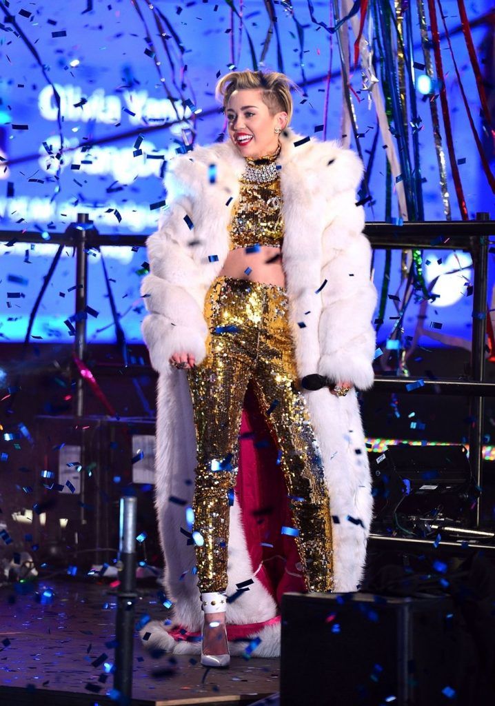 nye_outfits_miley_cyrus-718x1024