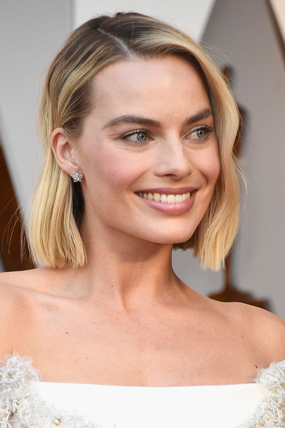 hbz-oscar-jewels-margot-robbie-1520282096