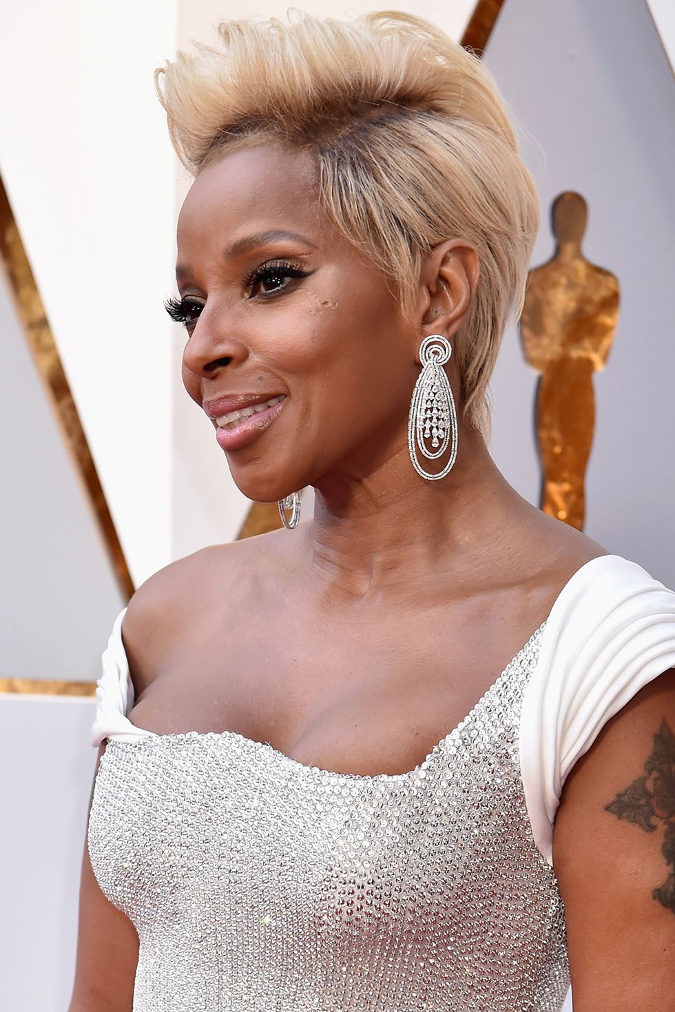 hbz-oscar-jewels-mary-j-blige-1520282097