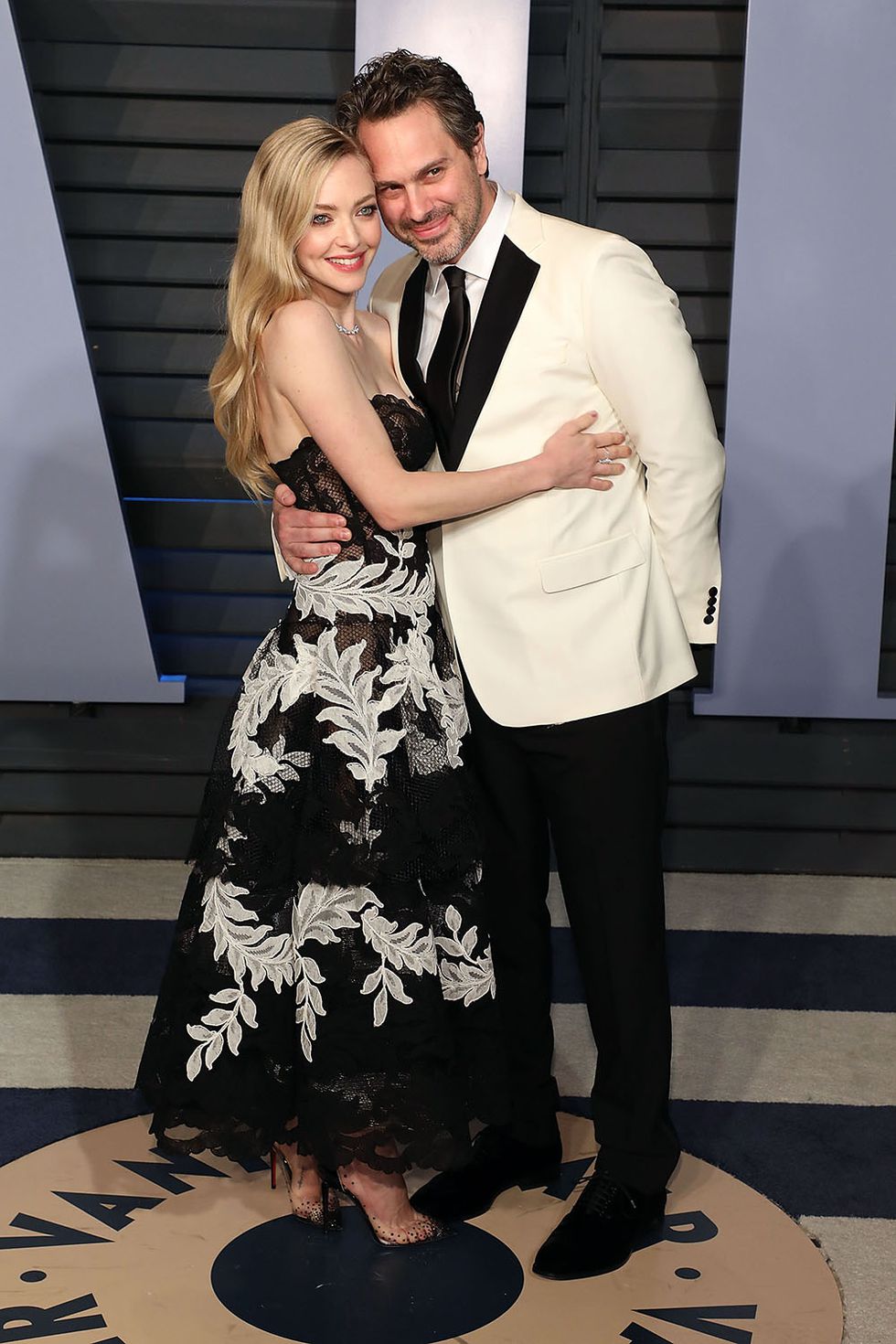 hbz-oscars-couples-amanda-seyfried-thomas-sadoski-1520292400