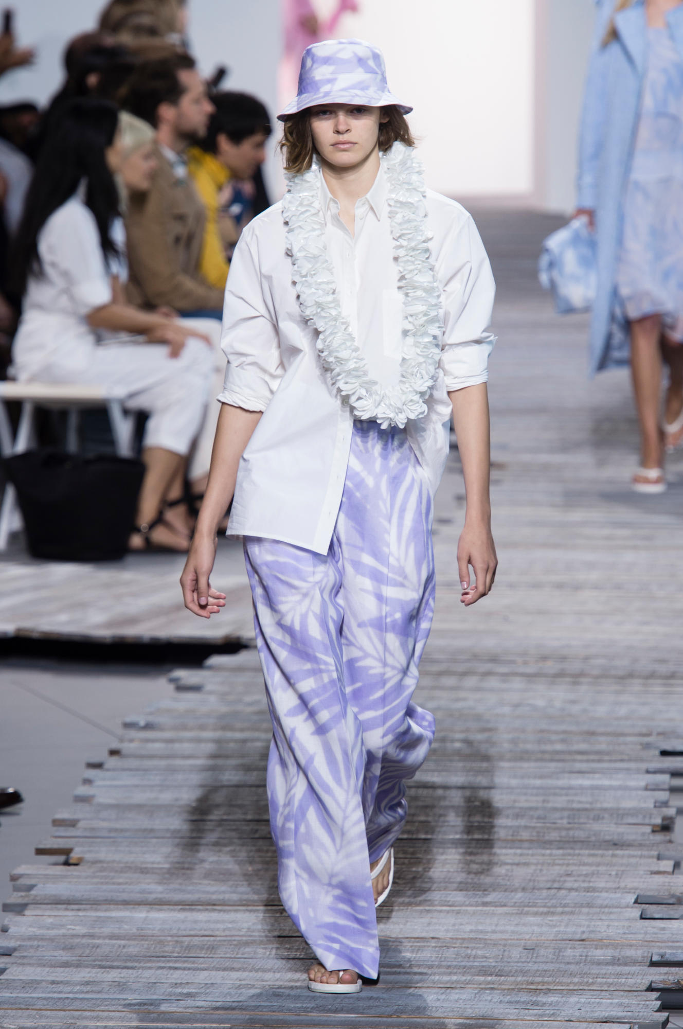 michael-kors-spring-2018-tropical-print-runway-trend-1