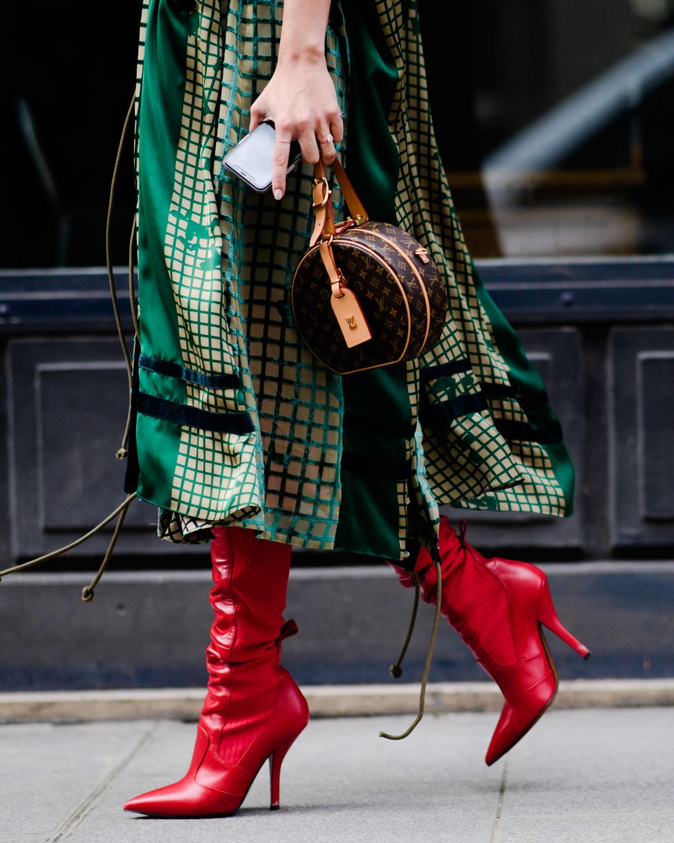 paris-fw18-street-style-day7-tyler-joe-006-1520438595