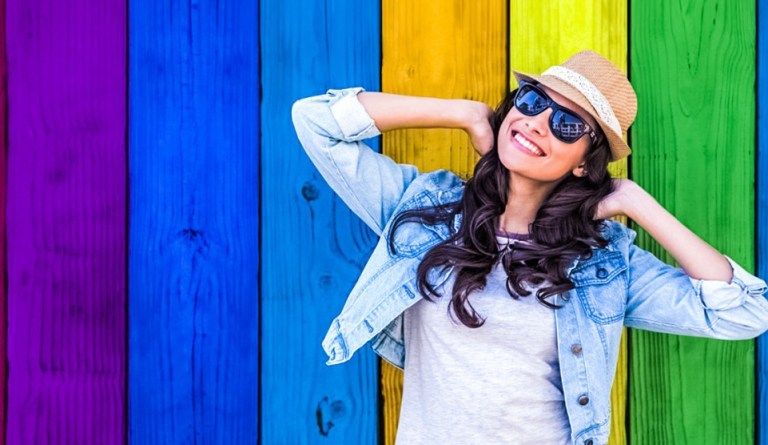 EnChroma-Color-Blindness-Goggles-Glasses-Shades-Summar-Fashion-Girl-Woman-Happy-Cheerful