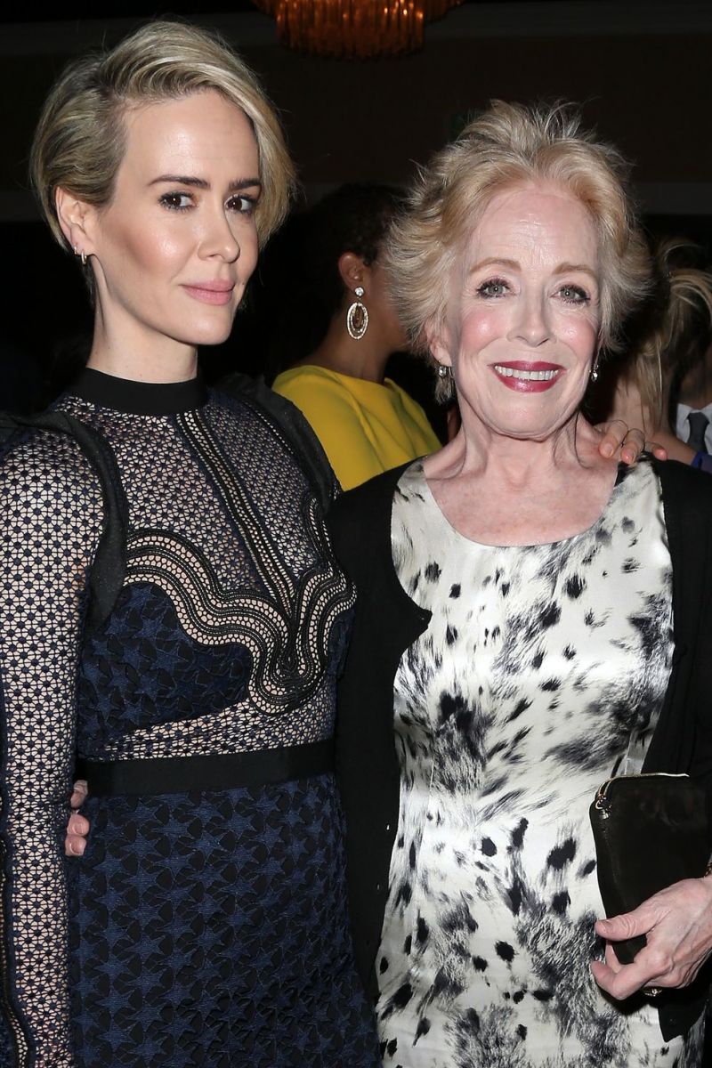 hbz-celeb-couples-big-age-difference-sarah-paulson-holland-taylor-gettyimages-586857106-1519160668