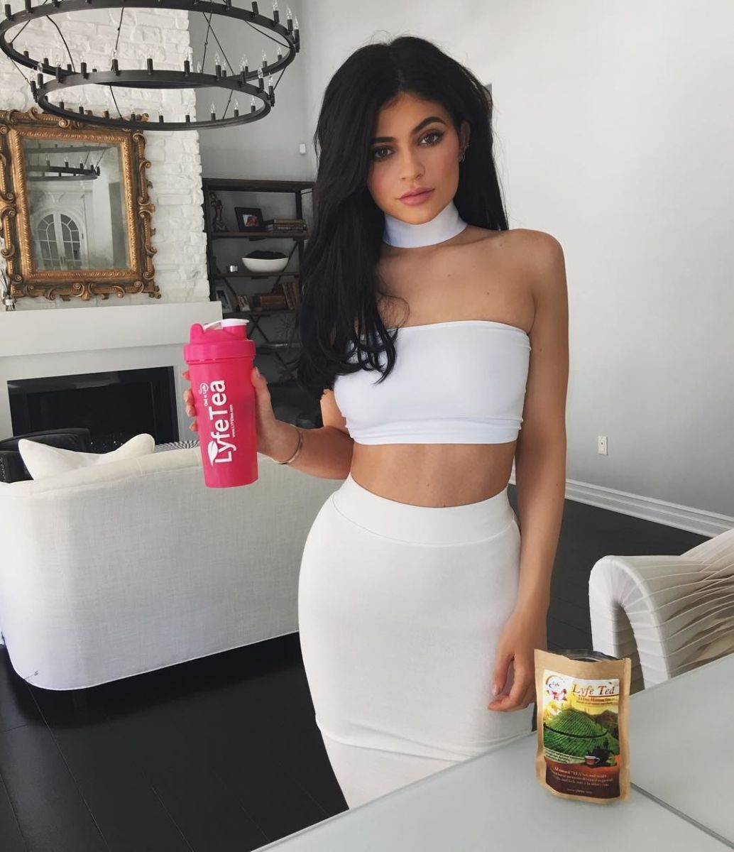 kylie-jenner-affordable-outfit-18