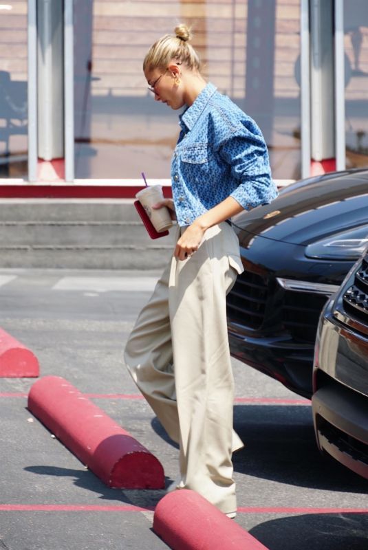 hailey-baldwin-out-in-west-hollywood-08-27-2018-9_thumbnail