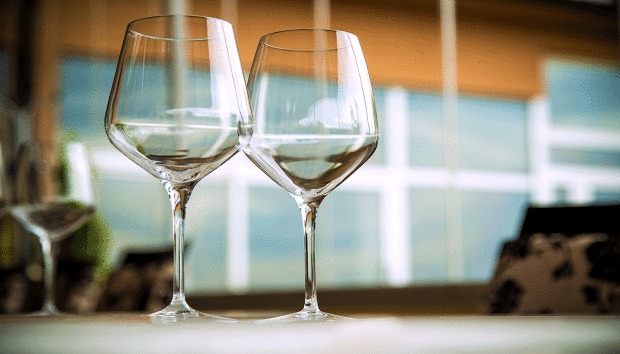 thehomeissue_wineglass01-620x354