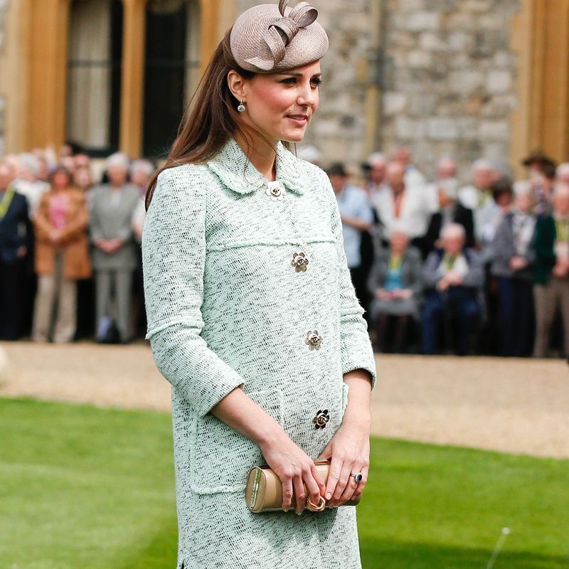 kate-midleton-en-visite-au-chateau-de-windsor-10902709tnrwc