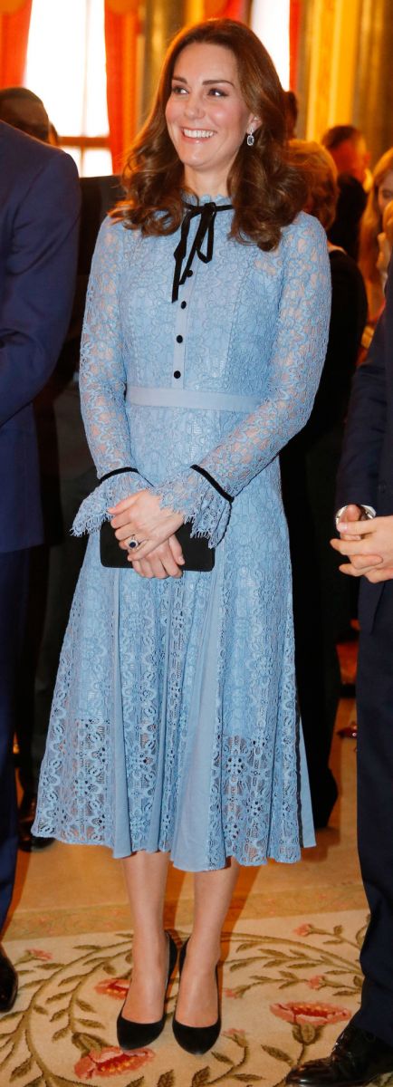 010818-kate-middleton-outfits-slide-001