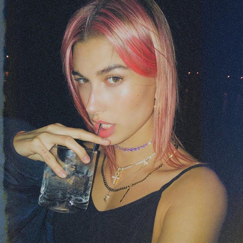 hailey-baldwin-pink-hair