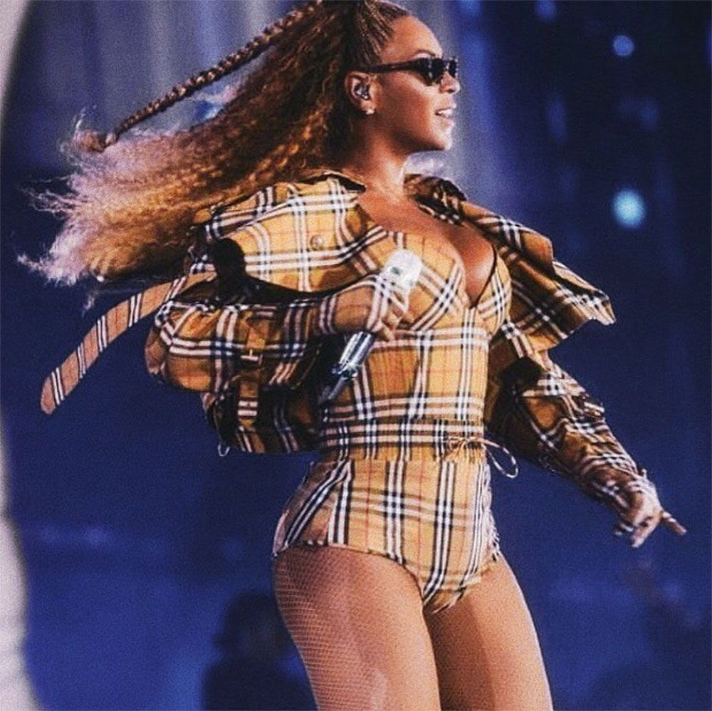 beyonce-burberry-check-riccardo-tisci-on-the-run-tour-2