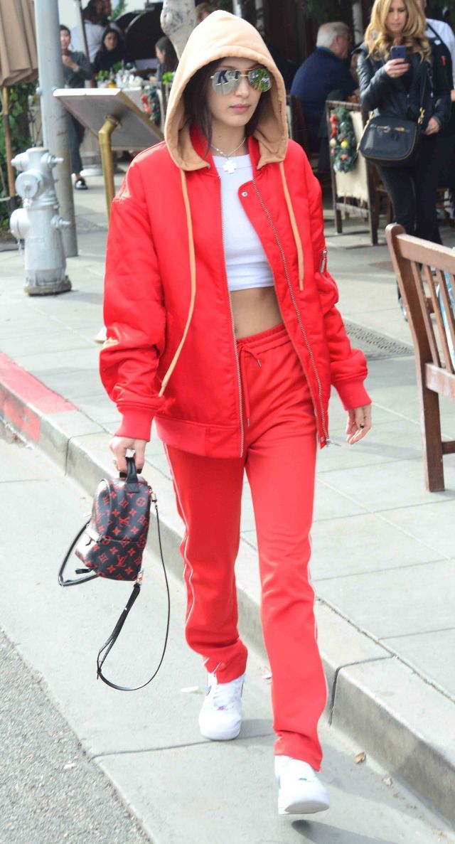 bella-hadid-is-obsessed-with-this-og-athleisure-trend-2092519.640x0c