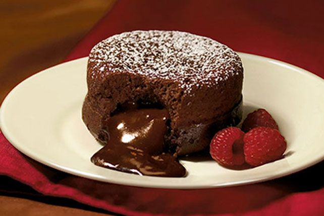 Dark_Molten_Chocolate_Cakes_640x428