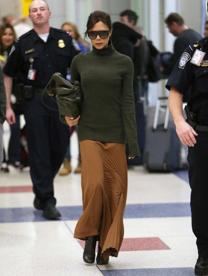 Victoria-Beckham-at-JFK-Airport--04-662x878