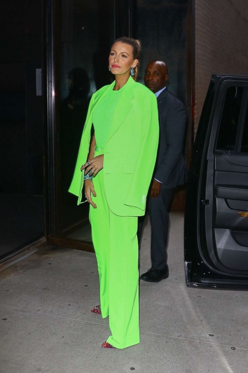 Blake-Lively-in-Neon-Green-Suit--06