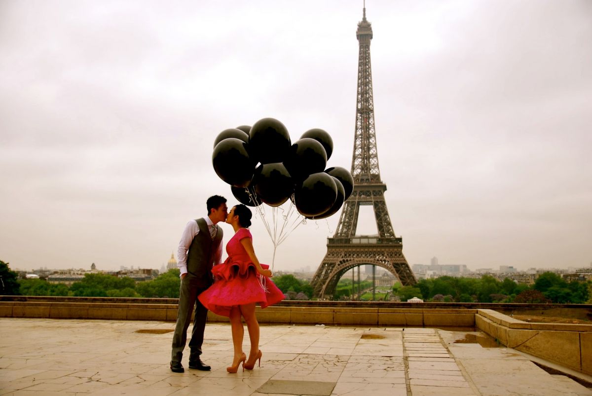 couple-kissing-2-paris