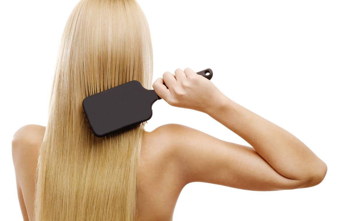 long-blond-hair-paddle-brush