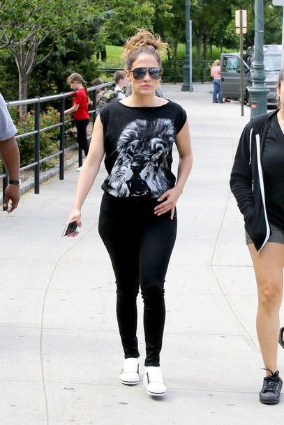 0ywos3-l-610x610--jeans-skinny+jeans-sneakers-jennifer+lopez-sunglasses-lion-black-pants