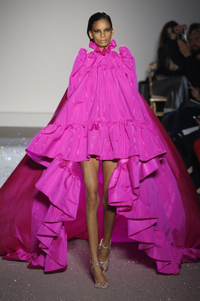 model-walks-the-runway-during-the-giambattista-valli-spring-news-photo-1097586868-1548186640